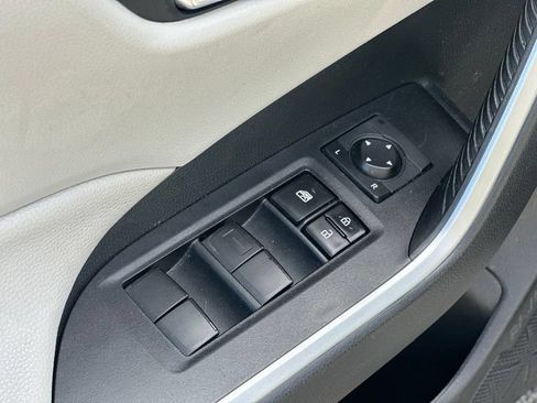 Used 2020 Toyota RAV4 XLE w/ Convenience Package AWD/4WD image 16