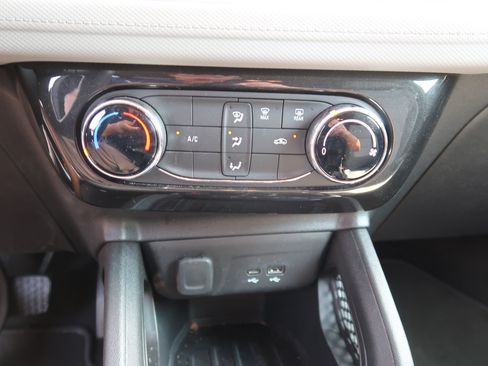 Used 2024 Chevrolet TrailBlazer LT AWD/4WD image 30