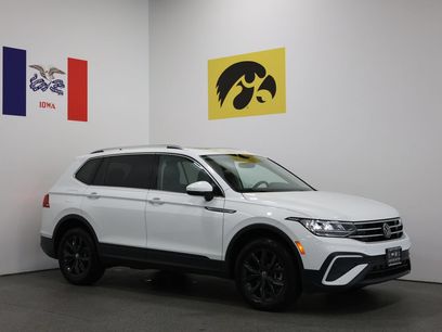 Used 2024 Volkswagen Tiguan SE w/ Panoramic Sunroof Package