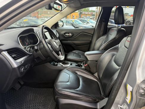 Used 2014 Jeep Cherokee Trailhawk w/ Comfort/Convenience Group AWD/4WD image 10