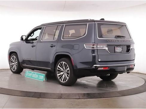 Used 2024 Jeep Grand Wagoneer Series III w/ HD Trailer Tow Package AWD/4WD image 8