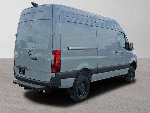 Used 2025 Mercedes-Benz Sprinter 2500 image 3