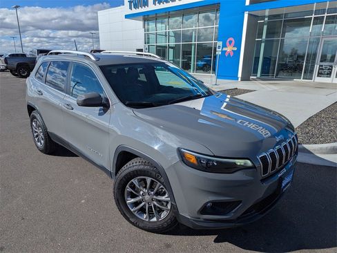 Used 2019 Jeep Cherokee Latitude Plus w/ Cold Weather Group image 4