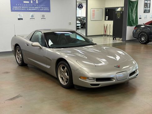 Used 1999 Chevrolet Corvette Coupe RWD image 2