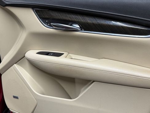 Used 2019 Cadillac XT5 FWD image 40