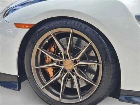 Used 2021 Nissan GT-R Premium AWD/4WD image 10