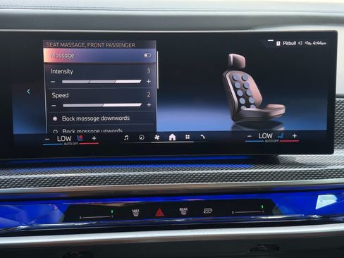 Used 2023 BMW i7 xDrive60 w/ Executive Package 2 AWD/4WD image 31