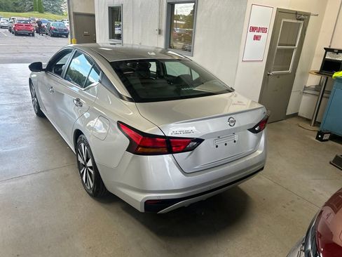 Used 2021 Nissan Altima 2.5 SV FWD image 6
