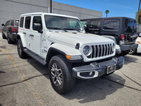 Used 2024 Jeep Wrangler Unlimited Sahara AWD/4WD image 3