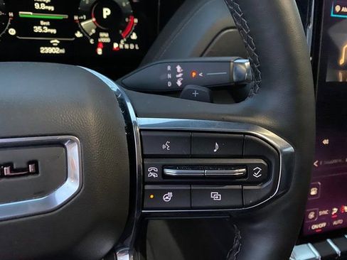 Used 2025 GMC Yukon Denali image 28