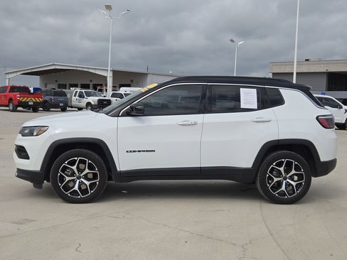 Used 2025 Jeep Compass Limited image 4