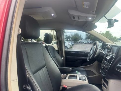 Used 2016 Chrysler Town & Country LX FWD image 12