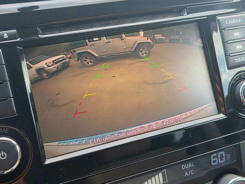 Used 2018 Nissan Rogue SV image 15