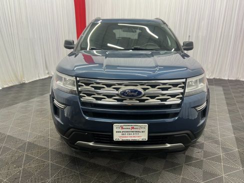 Used 2018 Ford Explorer XLT AWD/4WD image 3