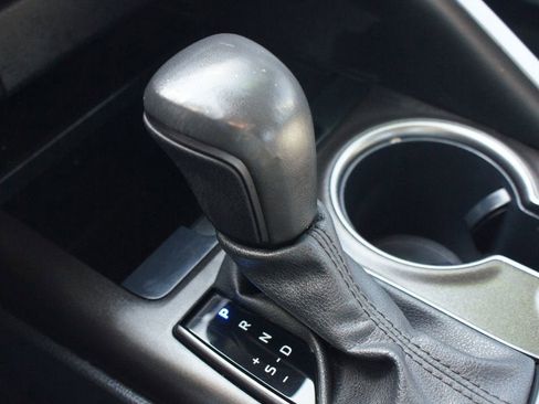 Used 2024 Toyota Camry SE image 9