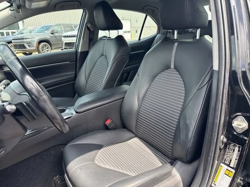 Used 2019 Toyota Camry SE FWD image 13