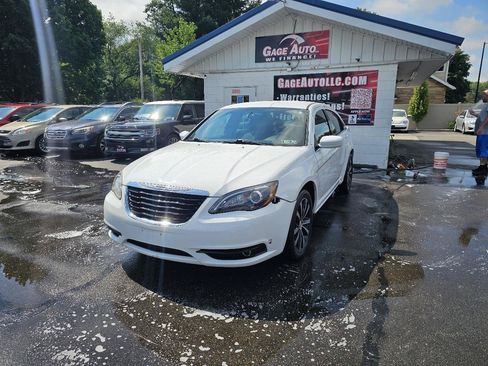 Used 2013 Chrysler 200 Touring w/ S Exterior Appearance Pkg FWD image 4