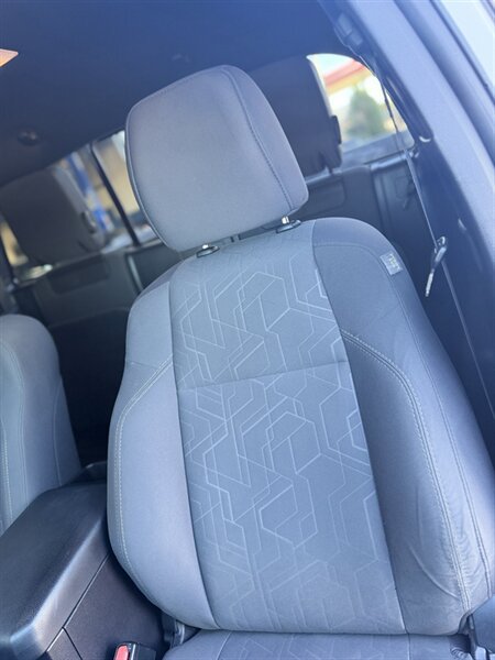 Used 2016 Toyota Tacoma TRD Sport AWD/4WD image 27
