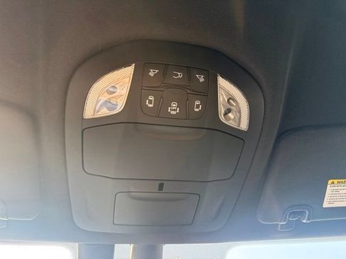 Used 2018 Chrysler Pacifica Touring-L Plus w/ Advanced Safetytec Group FWD image 13