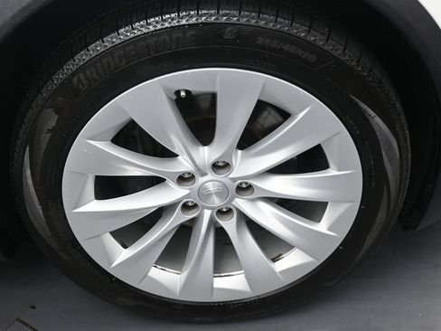 Used 2019 Tesla Model X 100D image 38