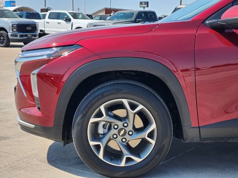 Used 2025 Chevrolet Trax LT FWD image 13