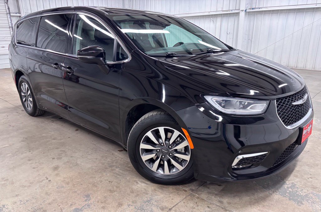 Used 2024 Chrysler Pacifica Limited FWD image 1