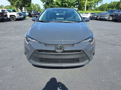 Used 2026 Toyota Corolla LE FWD image 5