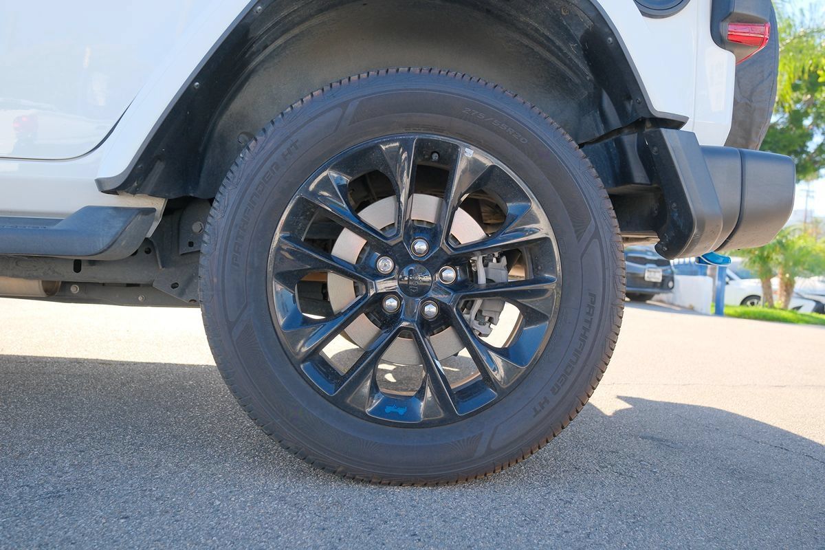 Used 2022 Jeep Wrangler Unlimited Sahara w/ Cold Weather Group AWD/4WD image 36