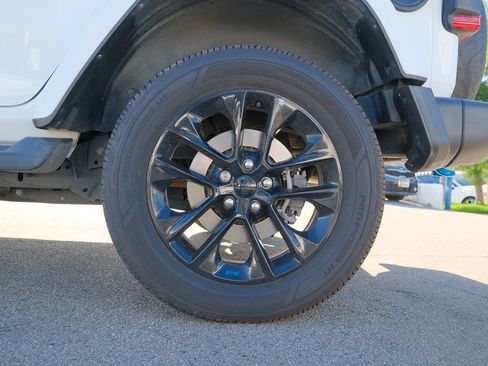 Used 2022 Jeep Wrangler Unlimited Sahara w/ Cold Weather Group AWD/4WD image 36
