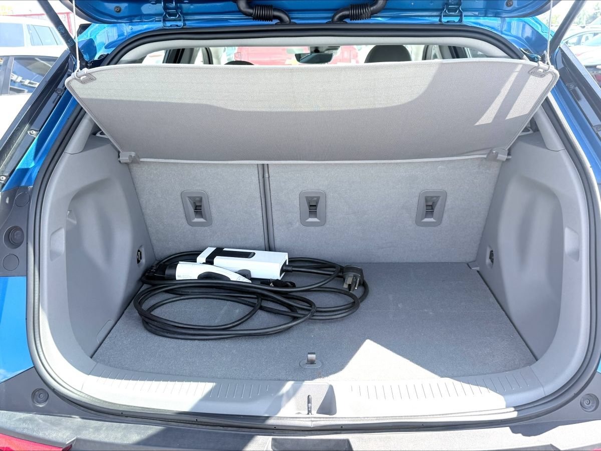 Used 2022 Chevrolet Bolt EUV Premier w/ Sun & Sound Package FWD image 15