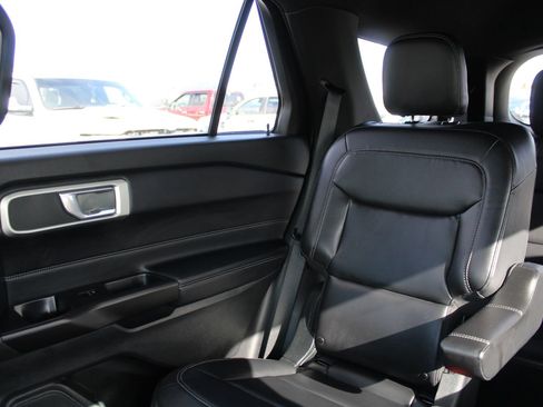 Used 2020 Ford Explorer XLT w/ Equipment Group 202A image 12