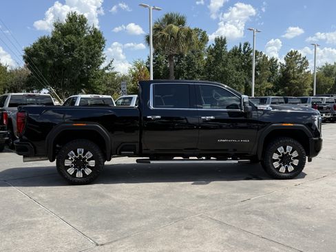 Used 2024 GMC Sierra 2500 Denali AWD/4WD image 3