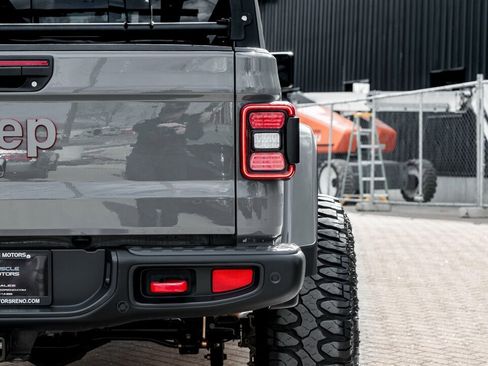 Used 2021 Jeep Gladiator Rubicon AWD/4WD image 16