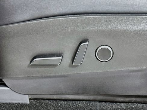 Used 2023 Tesla Model Y Long Range AWD/4WD image 17