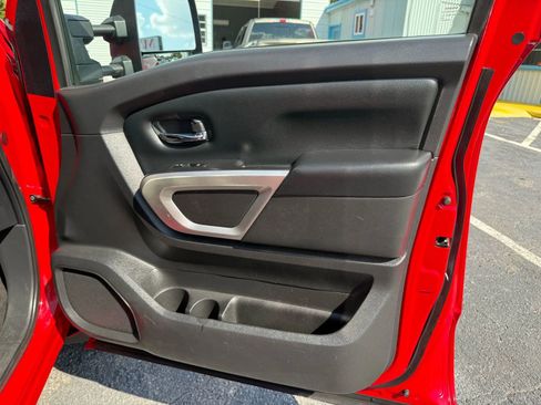 Used 2021 Nissan Titan SV w/ SV Convenience Package image 29
