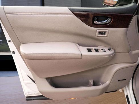 Used 2015 Nissan Quest Platinum image 24