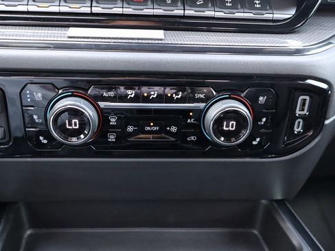 Used 2022 Chevrolet Silverado 1500 ZR2 w/ Technology Package image 11