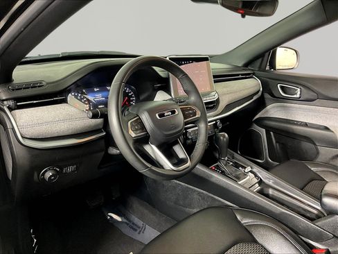 Used 2024 Jeep Compass Latitude AWD/4WD image 17