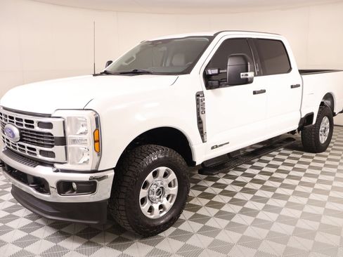 Used 2024 Ford F250 XLT w/ FX4 Off-Road Package AWD/4WD image 9