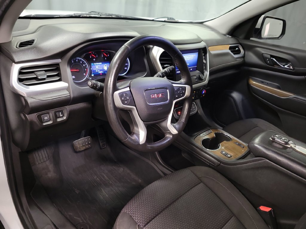 Used 2020 GMC Acadia SLE w/ Driver Convenience Package FWD image 17