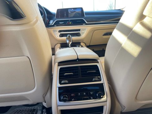 Used 2018 BMW 740i RWD image 18