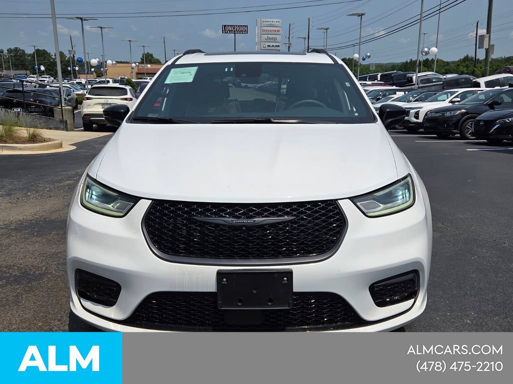 Used 2025 Chrysler Pacifica Limited FWD image 2