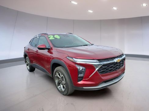 Used 2024 Chevrolet Trax LT image 1