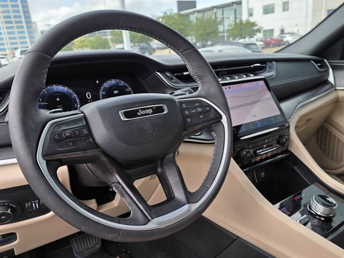 Used 2024 Jeep Grand Cherokee Limited image 6