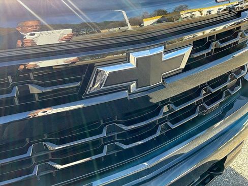 Used 2024 Chevrolet Silverado 1500 LT Trail Boss w/ Convenience Package II image 28