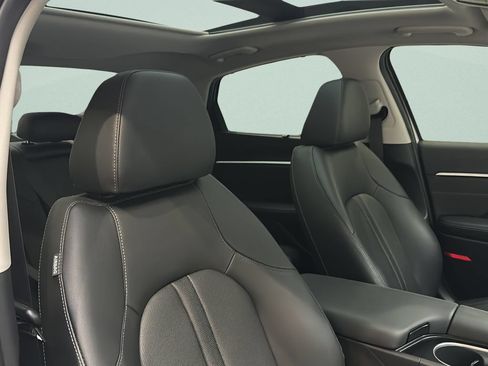 Certified 2025 Hyundai Sonata Limited FWD image 19