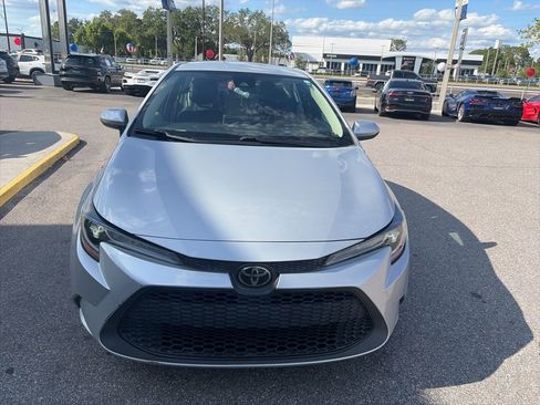 Used 2020 Toyota Corolla LE FWD image 2