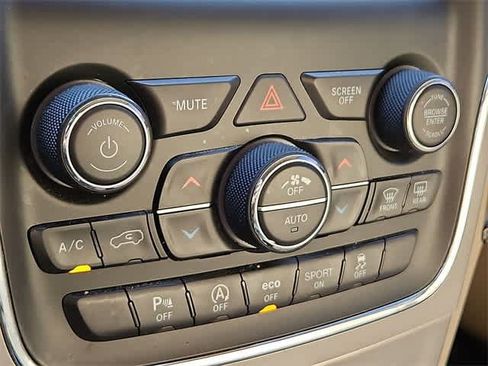 Used 2019 Jeep Grand Cherokee Laredo image 23