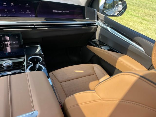 Used 2026 Cadillac Escalade ESV Luxury w/ Touring Package RWD image 40