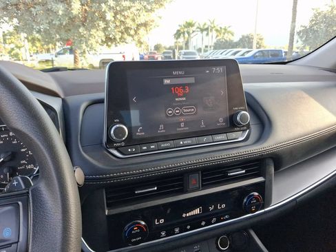 Certified 2023 Nissan Rogue SV FWD image 21
